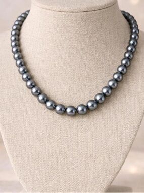 Classic Gray Pearl Necklace - Elegant Women's Jewelry